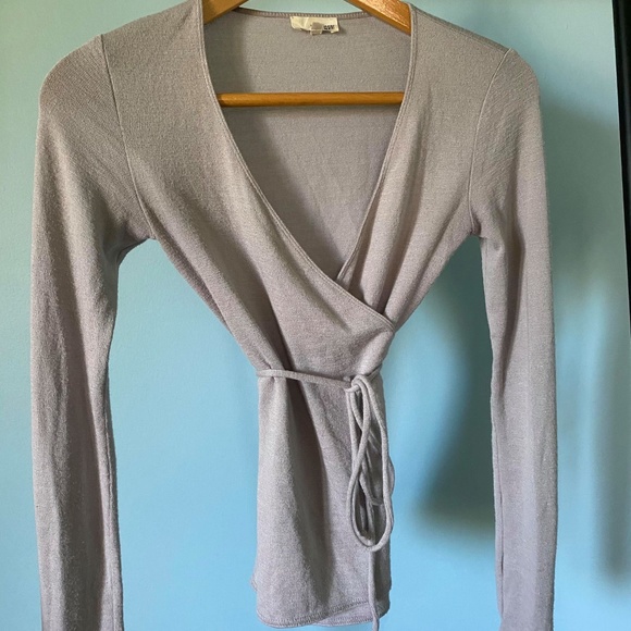 Aritzia Wrap Around Longsleeve - Picture 3 of 4